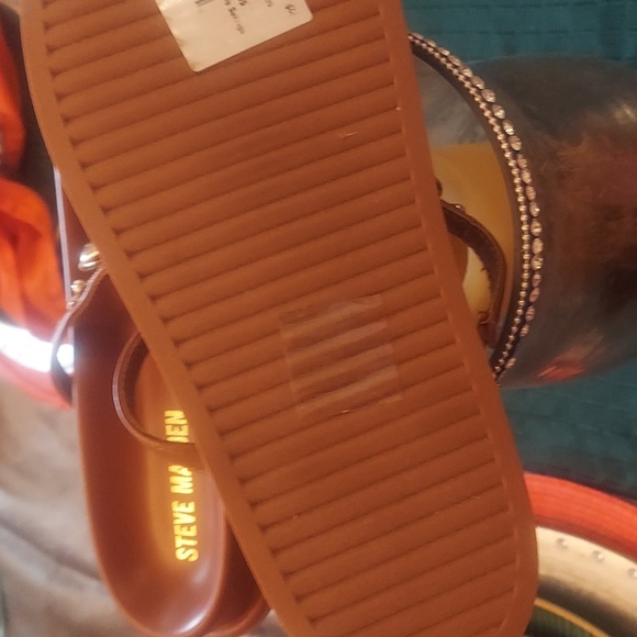 Steve Madden Tan Sandals with Silver Accents - Picture 6 of 7